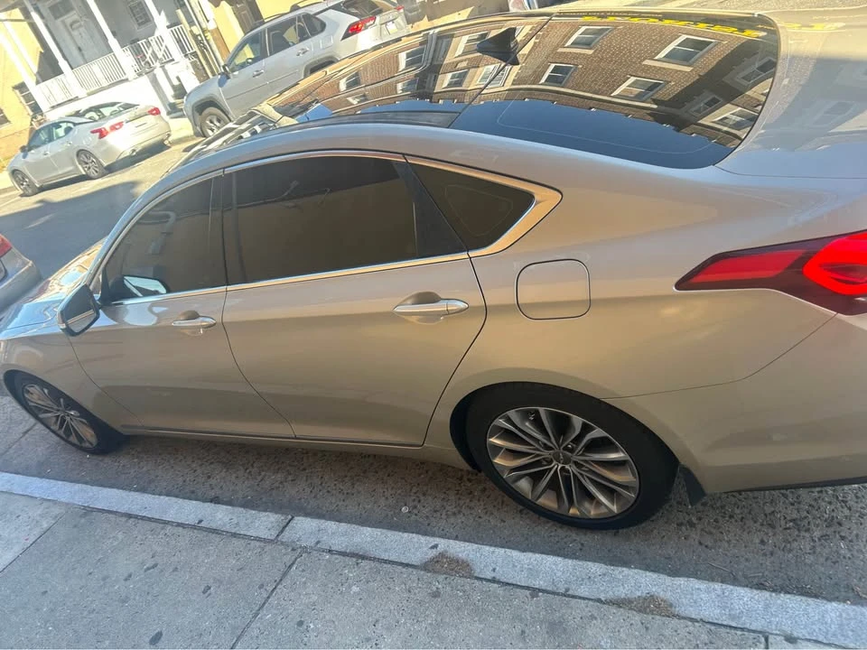 2015 Hyundai Genesis - Image 13 of 18