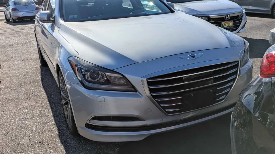2015 Hyundai Genesis - Image 2 of 4