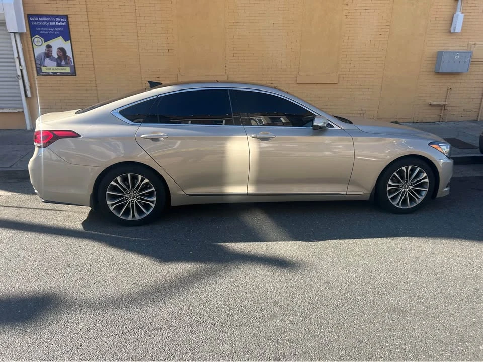 2015 Hyundai Genesis - Image 15 of 18