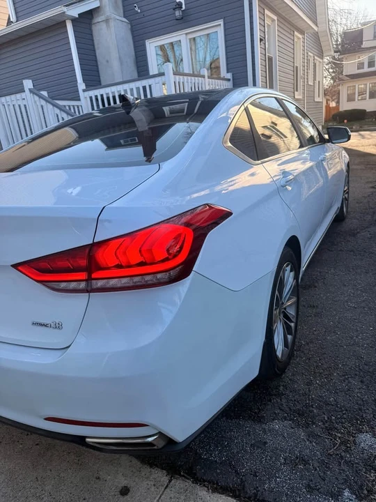 2015 Hyundai Genesis - Image 4 of 11