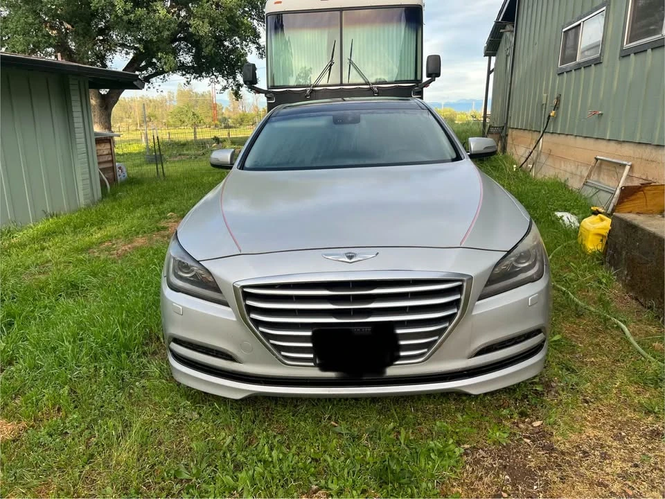 2015 Hyundai Genesis - Image 2 of 6