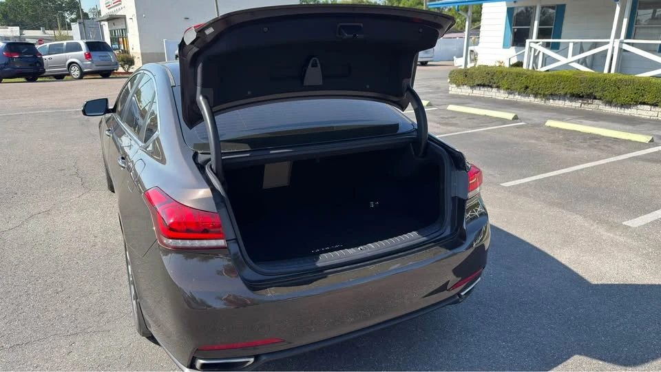 2015 Hyundai Genesis - Image 11 of 18