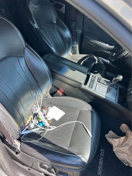 2015 Hyundai Genesis - Image 7 of 19
