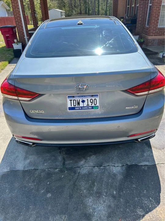 2015 Hyundai Genesis - Image 10 of 19