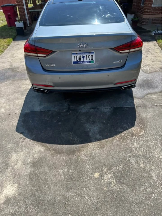 2015 Hyundai Genesis - Image 9 of 19