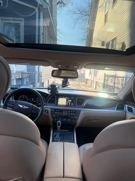 2015 Hyundai Genesis - Image 8 of 11