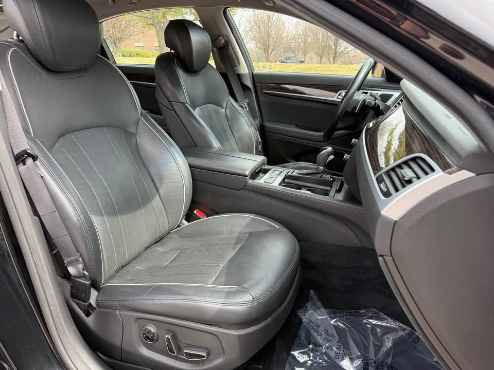 2015 Hyundai Genesis - Image 10 of 13