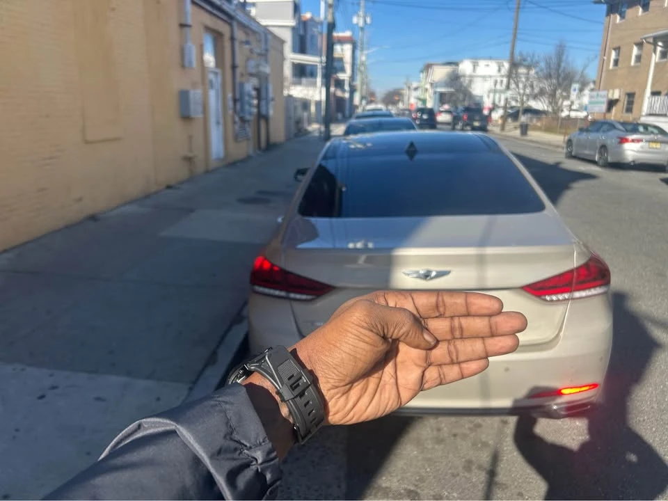 2015 Hyundai Genesis - Image 17 of 18