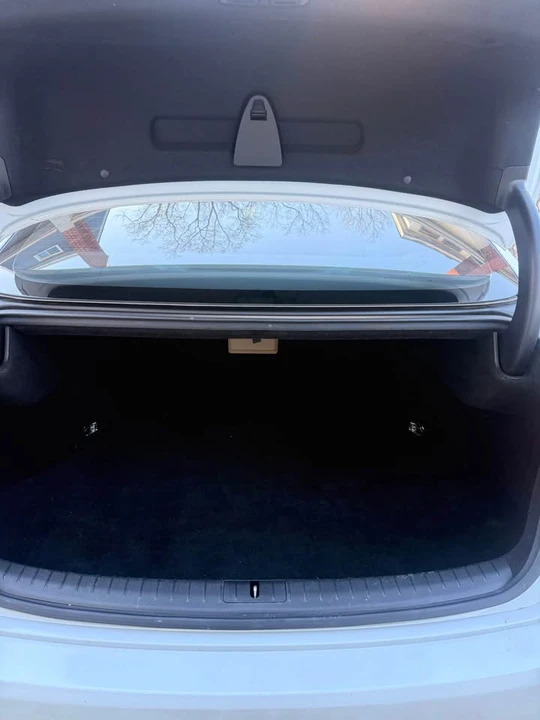 2015 Hyundai Genesis - Image 9 of 11