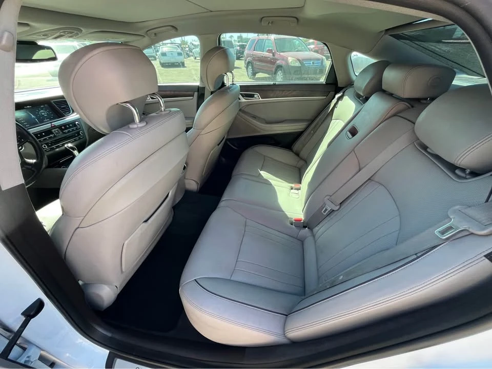 2015 Hyundai Genesis - Image 6 of 10