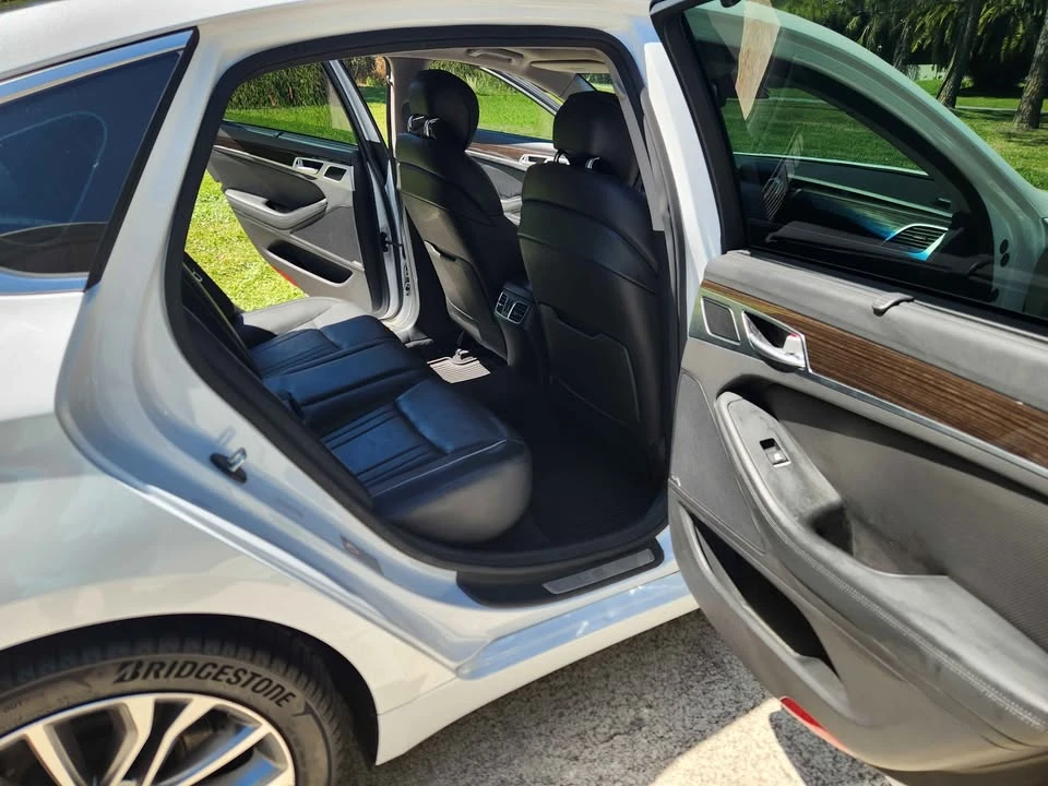 2015 Hyundai Genesis - Image 13 of 19