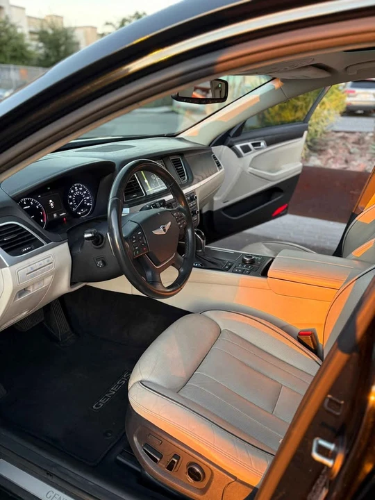 2015 Hyundai Genesis - Image 11 of 13
