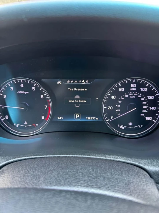 2015 Hyundai Genesis - Image 7 of 20