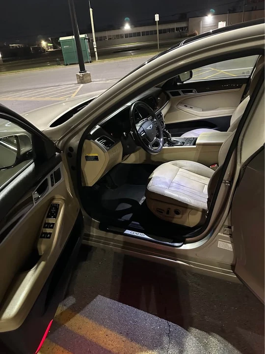 2015 Hyundai Genesis - Image 9 of 11