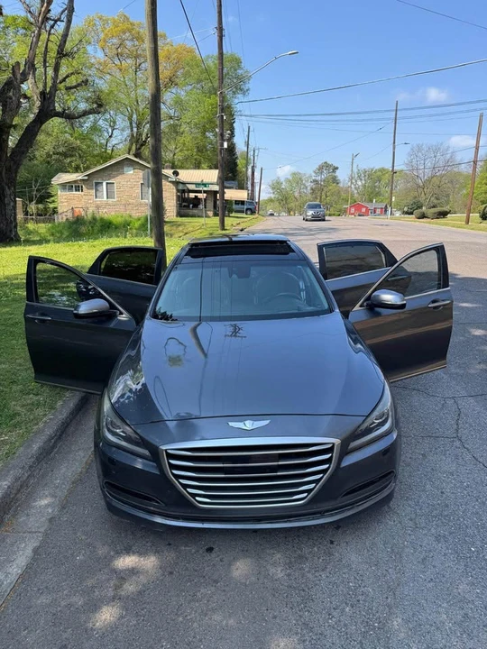 2015 Hyundai Genesis - Image 2 of 20