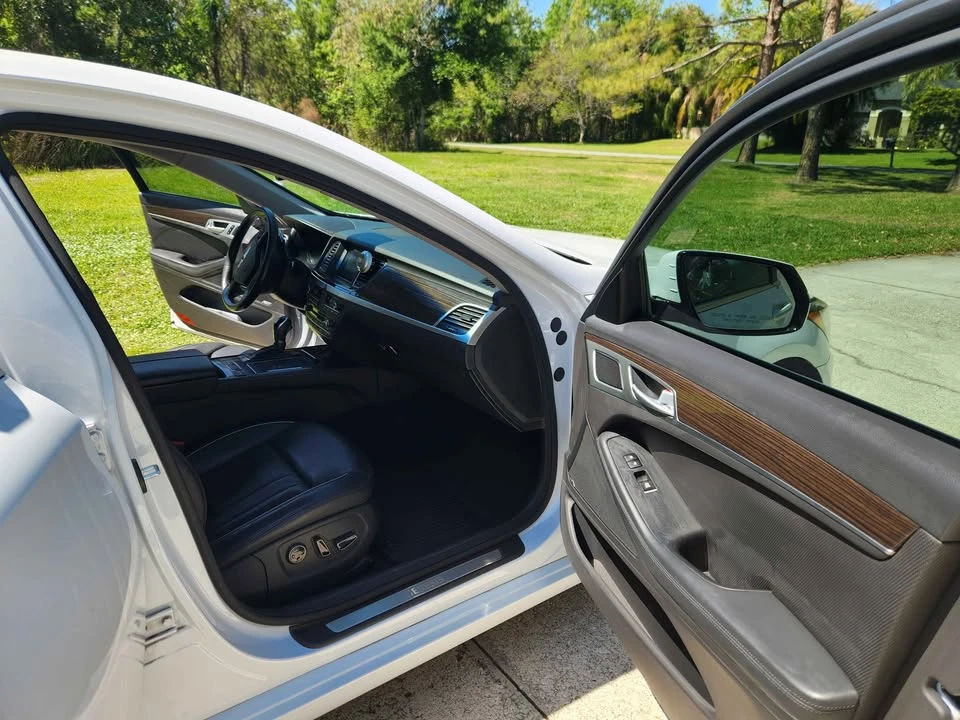 2015 Hyundai Genesis - Image 12 of 19