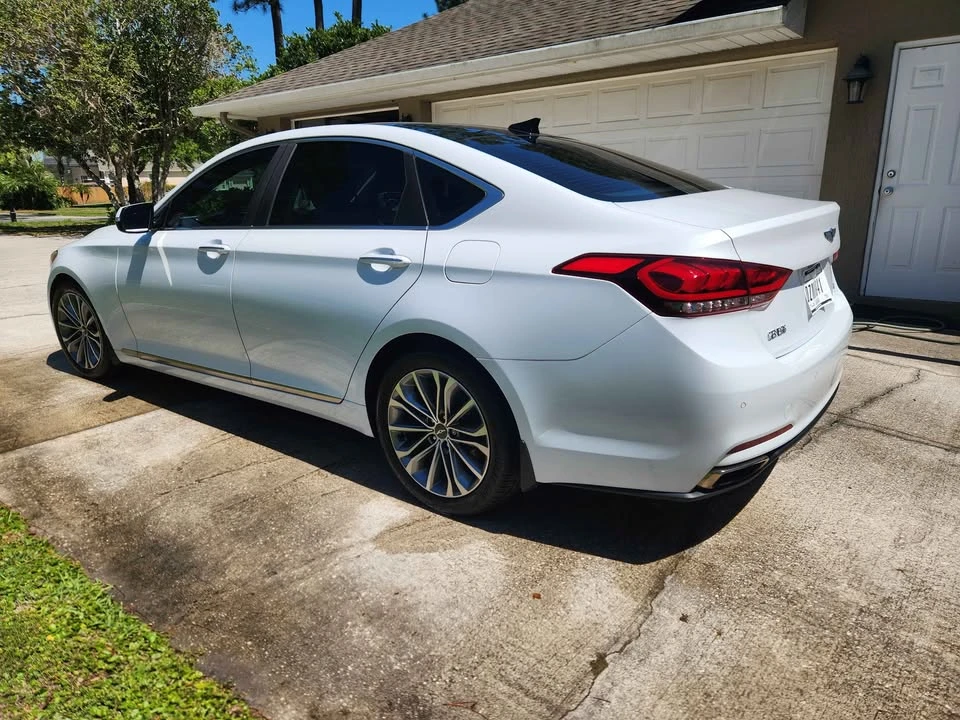 2015 Hyundai Genesis - Image 15 of 19