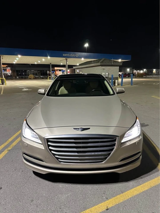 2015 Hyundai Genesis - Image 2 of 11