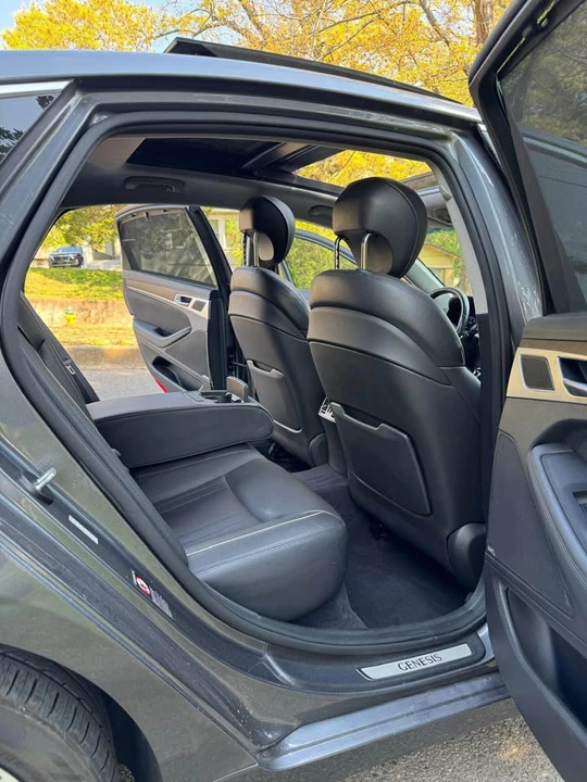 2015 Hyundai Genesis - Image 13 of 20