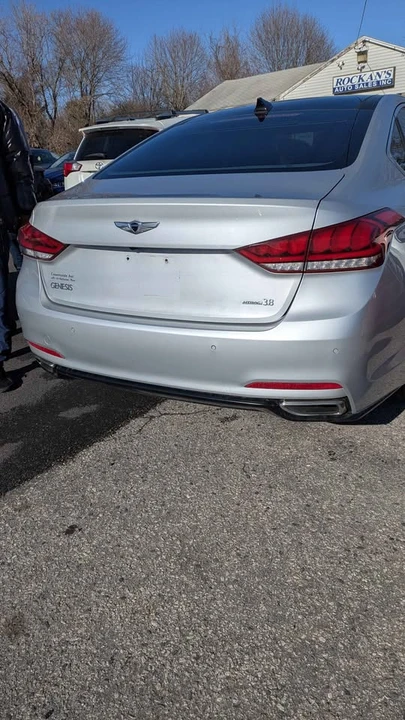 2015 Hyundai Genesis - Image 3 of 4