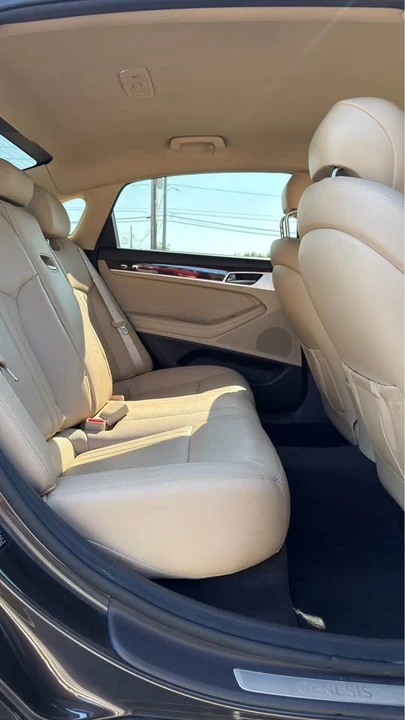 2015 Hyundai Genesis - Image 10 of 18
