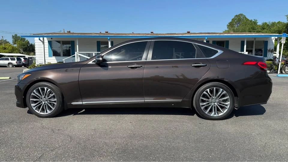 2015 Hyundai Genesis - Image 5 of 18