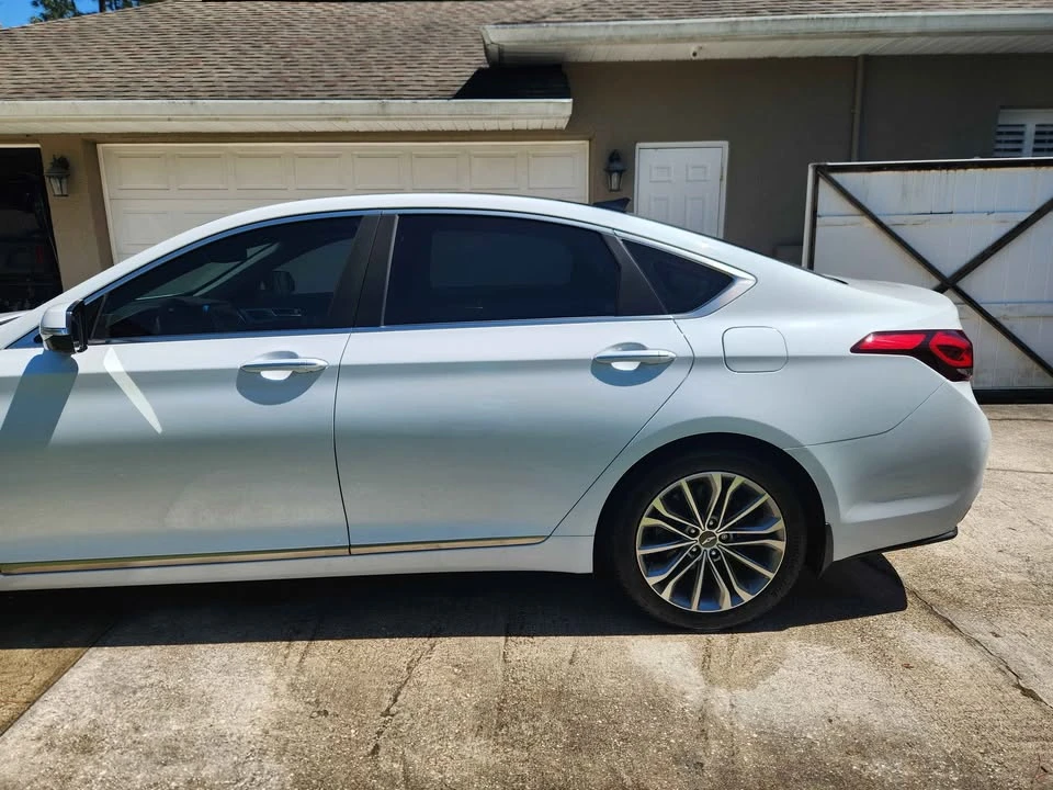2015 Hyundai Genesis - Image 16 of 19