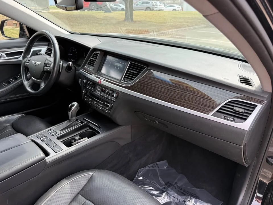 2015 Hyundai Genesis - Image 11 of 13