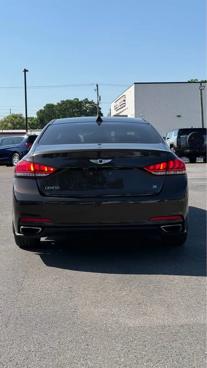 2015 Hyundai Genesis - Image 8 of 18
