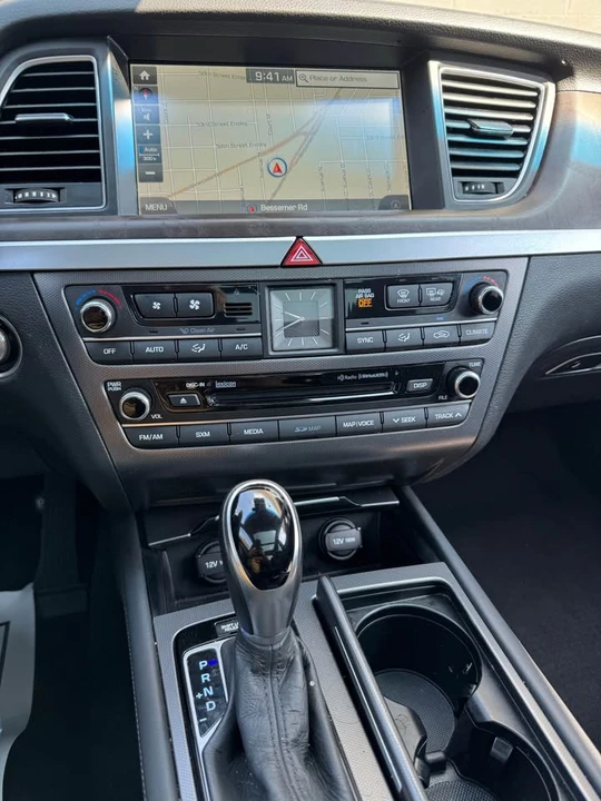 2015 Hyundai Genesis - Image 11 of 20