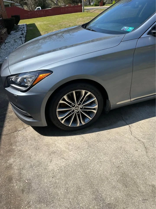 2015 Hyundai Genesis - Image 11 of 19
