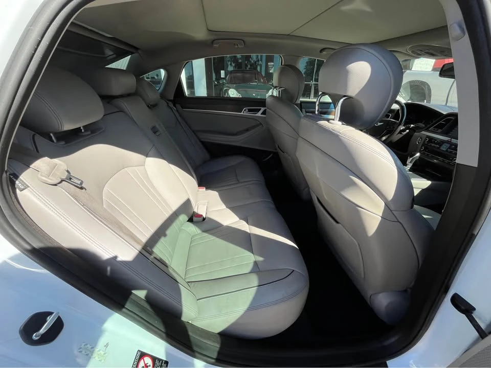 2015 Hyundai Genesis - Image 8 of 10