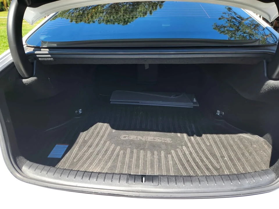 2015 Hyundai Genesis - Image 14 of 19