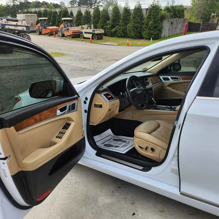 2015 Hyundai Genesis - Image 15 of 18
