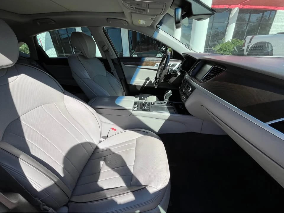 2015 Hyundai Genesis - Image 7 of 10