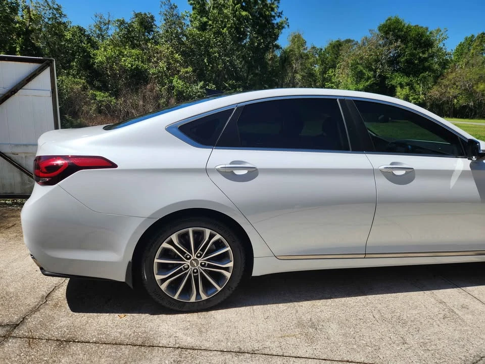 2015 Hyundai Genesis - Image 17 of 19