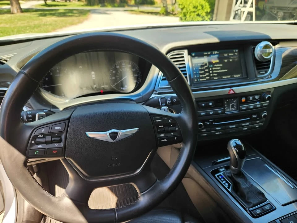 2015 Hyundai Genesis - Image 5 of 19