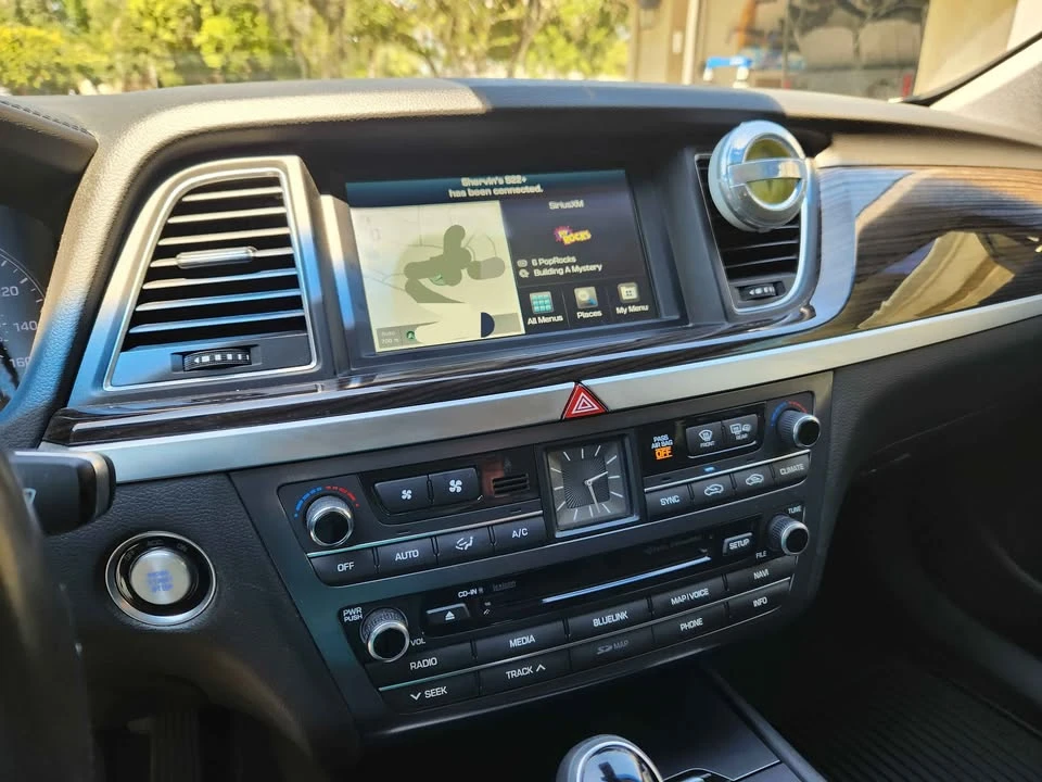 2015 Hyundai Genesis - Image 4 of 19
