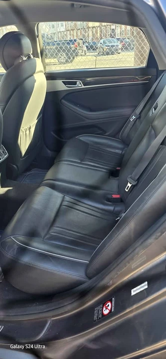 2015 Hyundai Genesis - Image 7 of 12