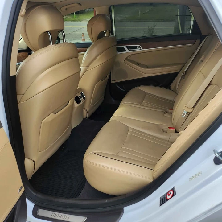 2015 Hyundai Genesis - Image 10 of 18