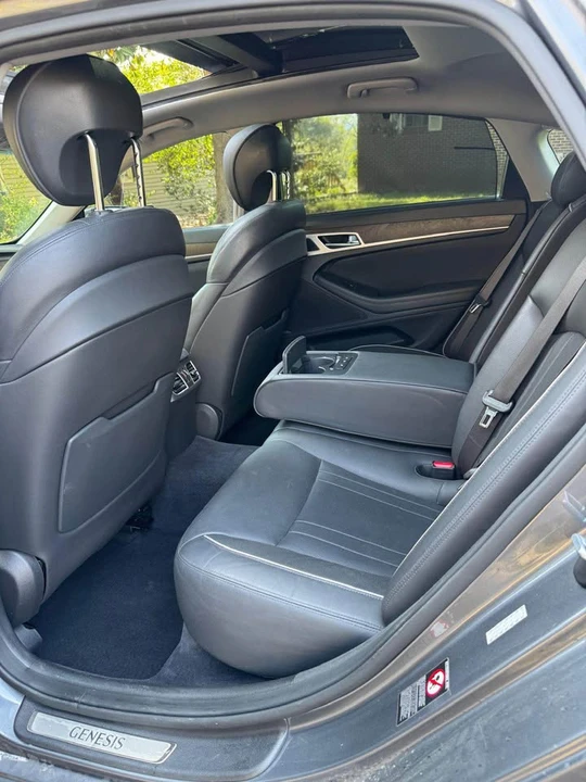 2015 Hyundai Genesis - Image 11 of 20