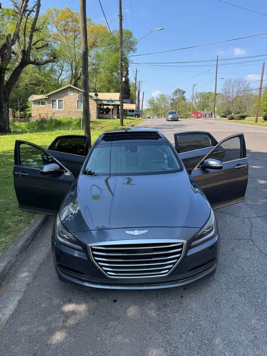 2015 Hyundai Genesis - Image 2 of 20