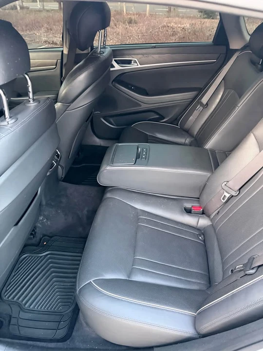 2015 Hyundai Genesis - Image 12 of 19