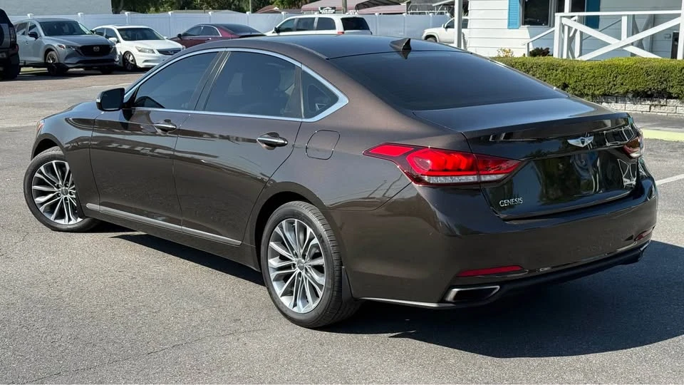 2015 Hyundai Genesis - Image 2 of 18
