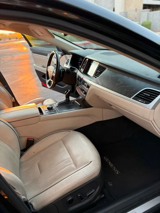 2015 Hyundai Genesis - Image 7 of 13