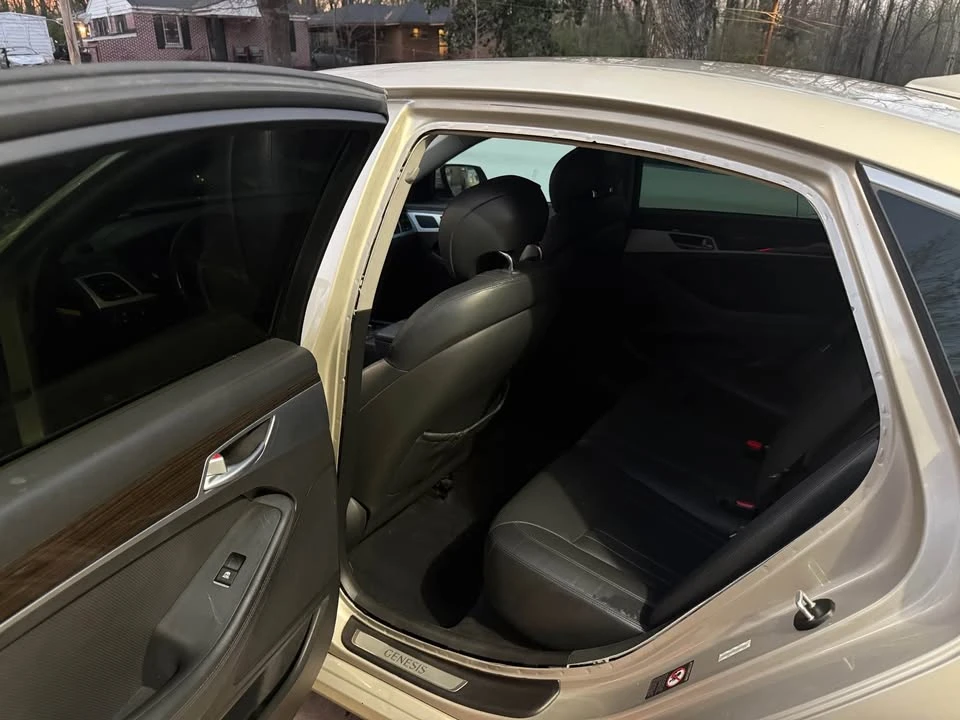 2015 Hyundai Genesis - Image 6 of 9