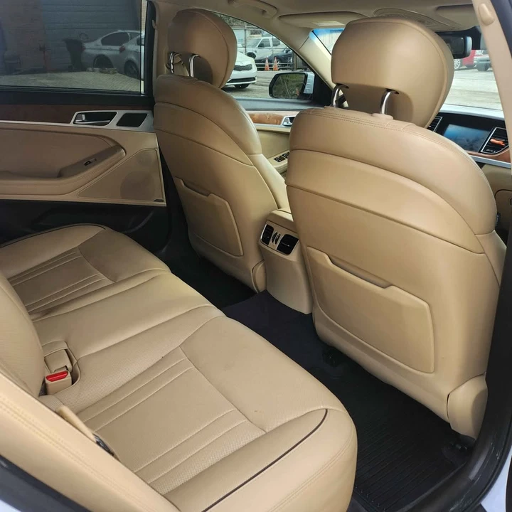 2015 Hyundai Genesis - Image 7 of 18