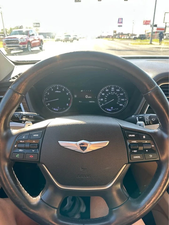 2015 Hyundai Genesis - Image 7 of 14