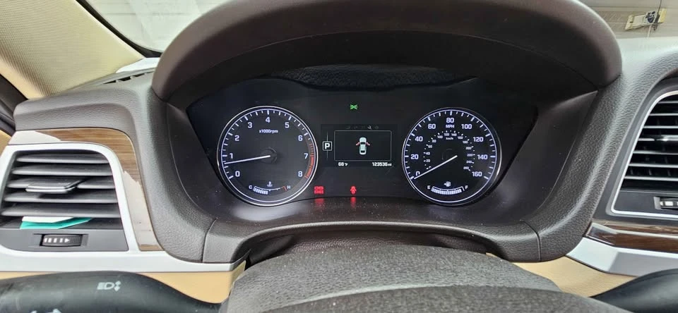 2015 Hyundai Genesis - Image 11 of 18