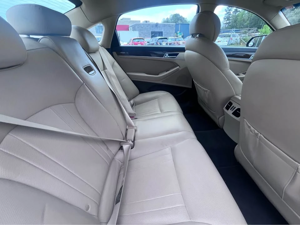 2015 Hyundai Genesis - Image 11 of 16